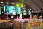 อบต.นาประดู่ ร่วมชมและเชียร์การแสดงและการประกวดร้องเพลงลูกทุ
